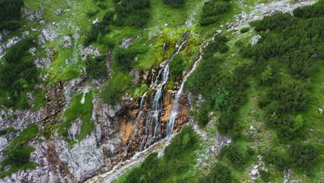 Cascada-Alpes-Austríacos-Aire-órbita-Movimiento