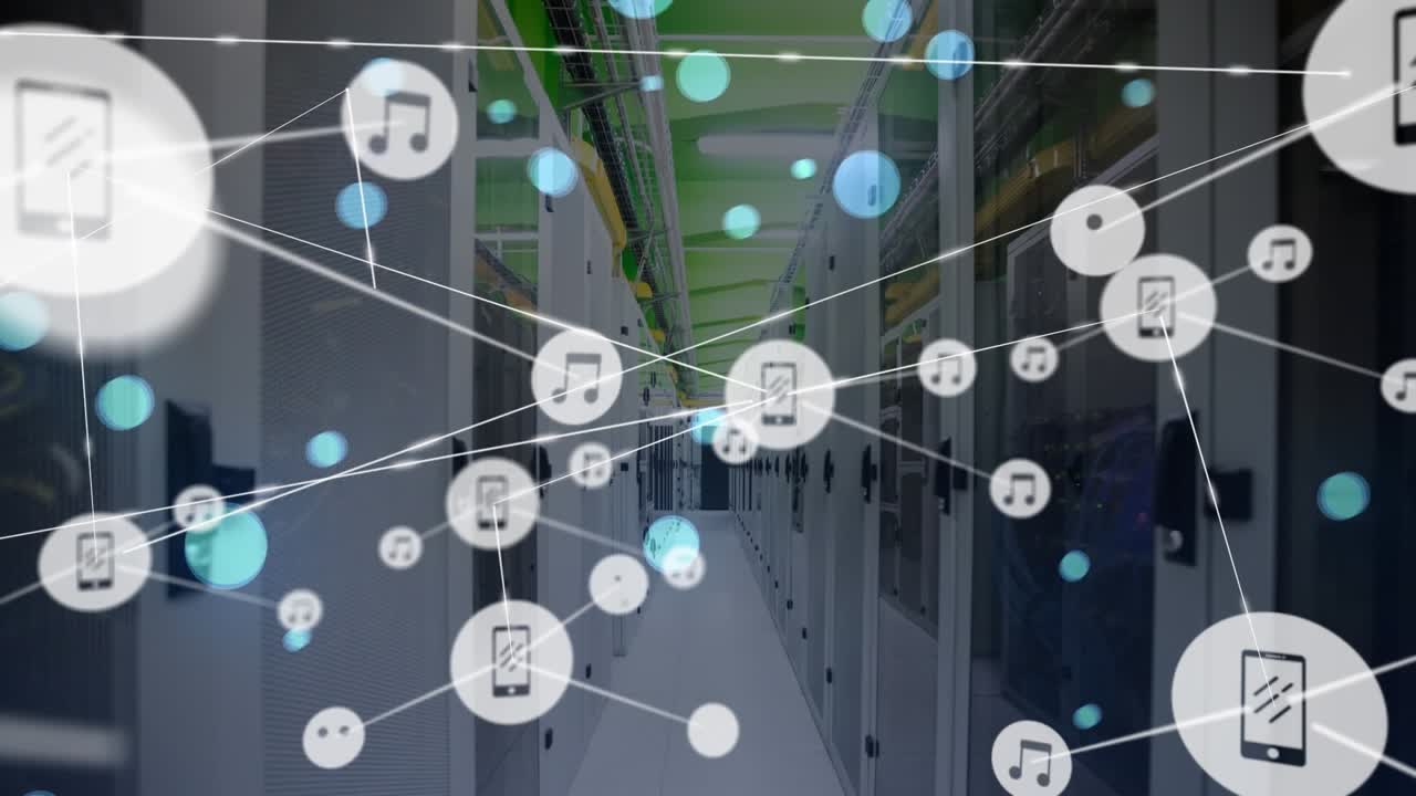 Animazione di una rete di connessioni con icone sopra una server room
