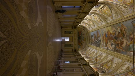 Vertical---Hall-Of-Mirror-Of-The-Ducale-Palace-In-Mantua,-Italy