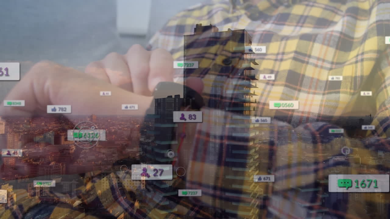 스마트 워치와 시티 스페이를 확인하는 남자의 중간 부분에 대한 소셜 미디어 알림의 애니메이션