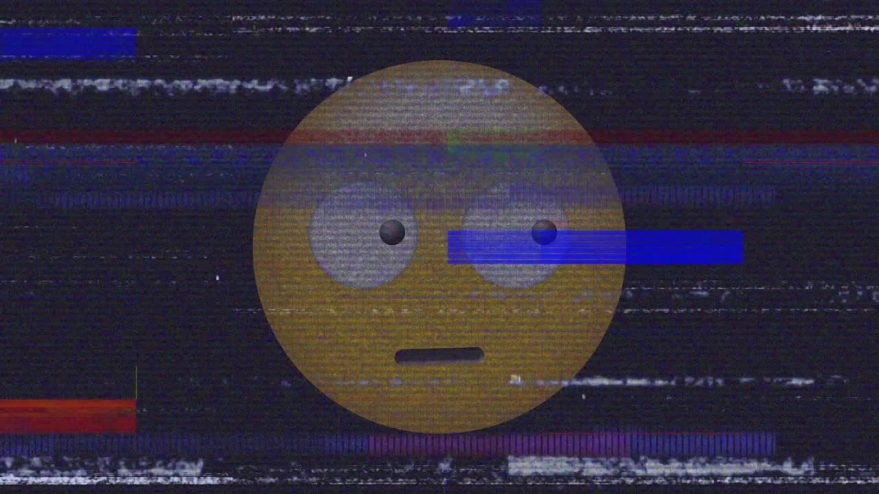 animación digital de tv efecto estático sobre emoji de cara confusa contra un fondo negro