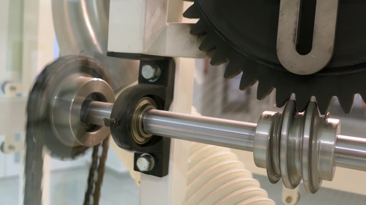 스프로켓과 롤러 체인을 가진 체인 전송 기계