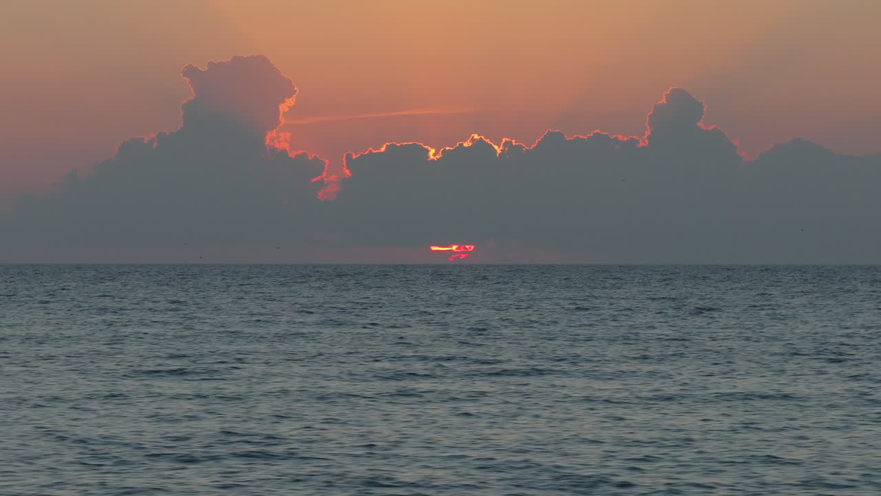 바다 위로 일몰