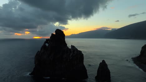 imágenes filmadas en madeira, portugal en las pilas marinas de ilheus da ribeira da janela