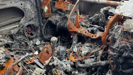 interior del automóvil quemado - daño por incendio