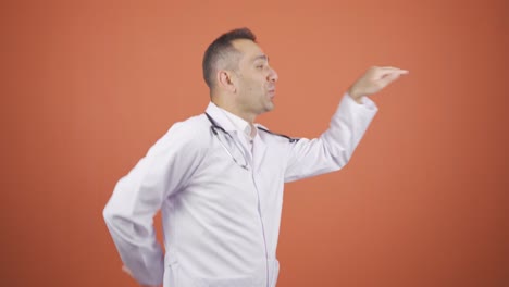 el doctor bailarín. feliz y lindo.