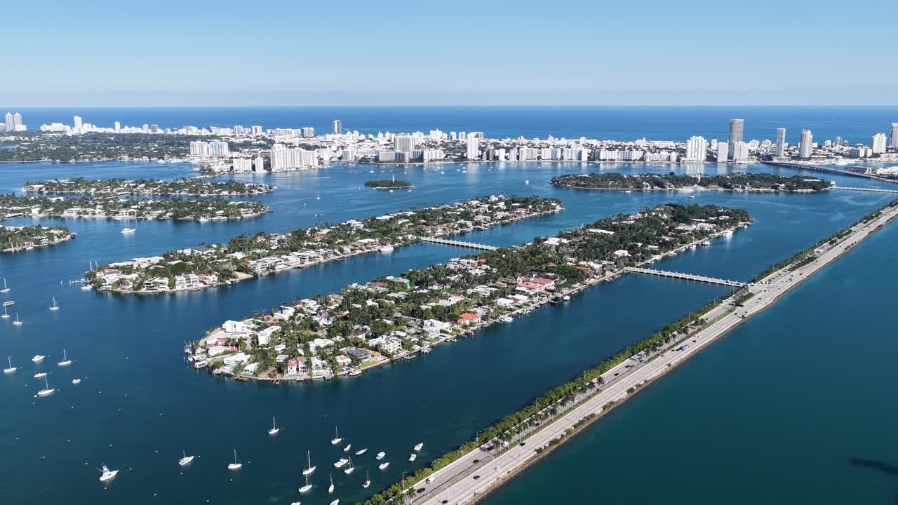 Skyline di Miami Beach a Miami Beach, in Florida, Stati Uniti. Splendido paesaggio urbano. Paesaggio sulla spiaggia. Grattacieli. Skyline di Miami Beach in Florida, Stati Uniti. Sfondo naturalistico