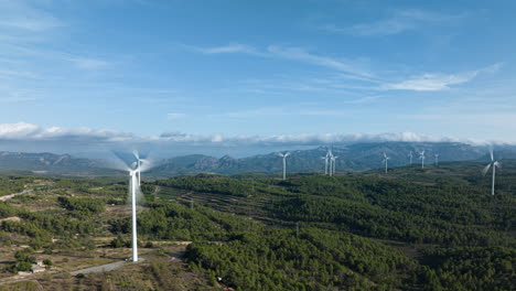 超越風力輪發電廠的綠色