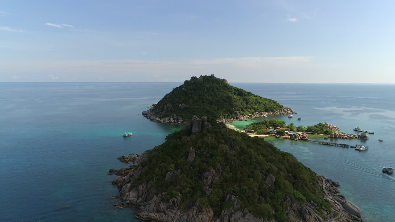 평온한 열대 낙원 위로 여행