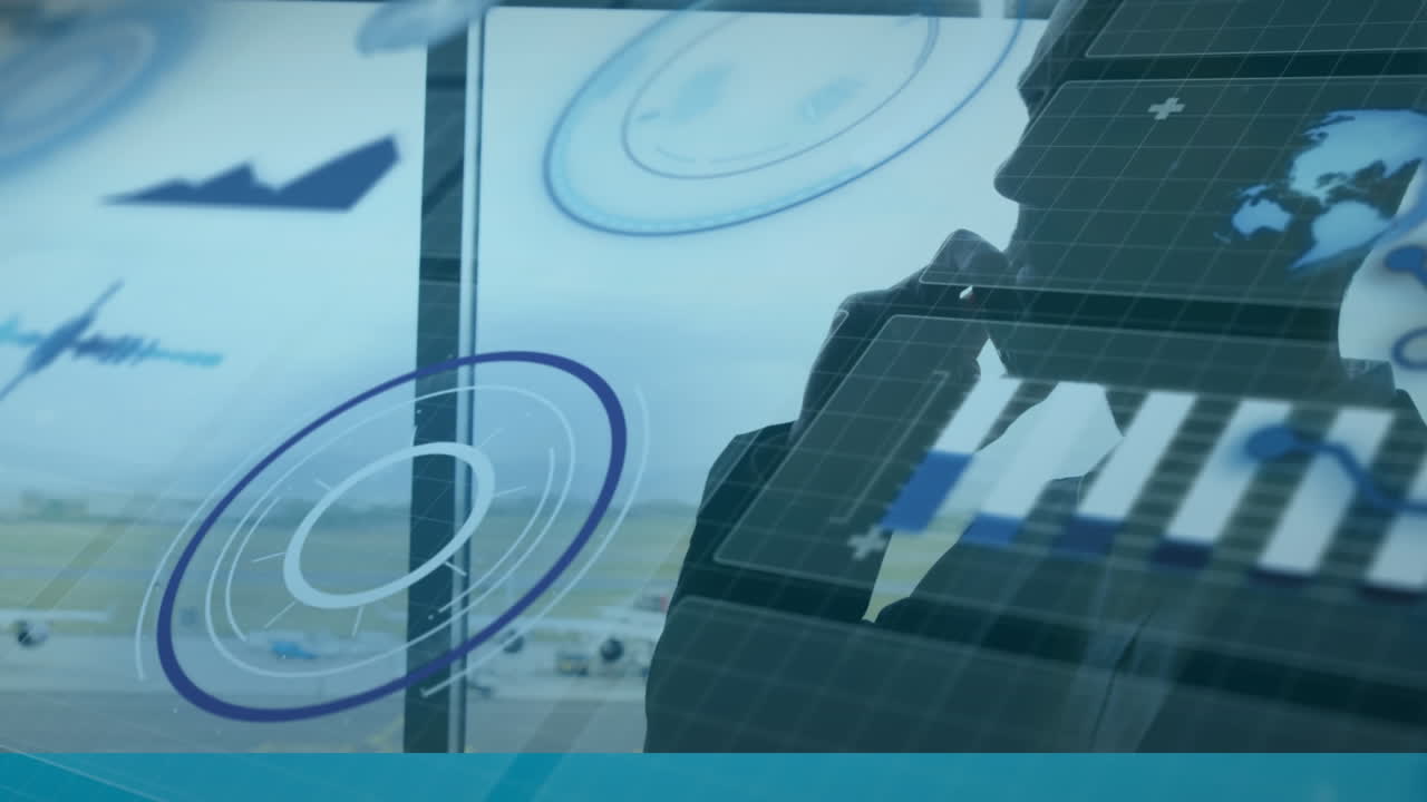 animación del procesamiento de datos estadísticos sobre un hombre caucásico hablando en un teléfono inteligente en un aeropuerto