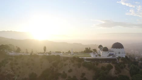 Herrlicher-Luftstoß-Zum-Griffith-Observatorium-Bei-Sonnenaufgang