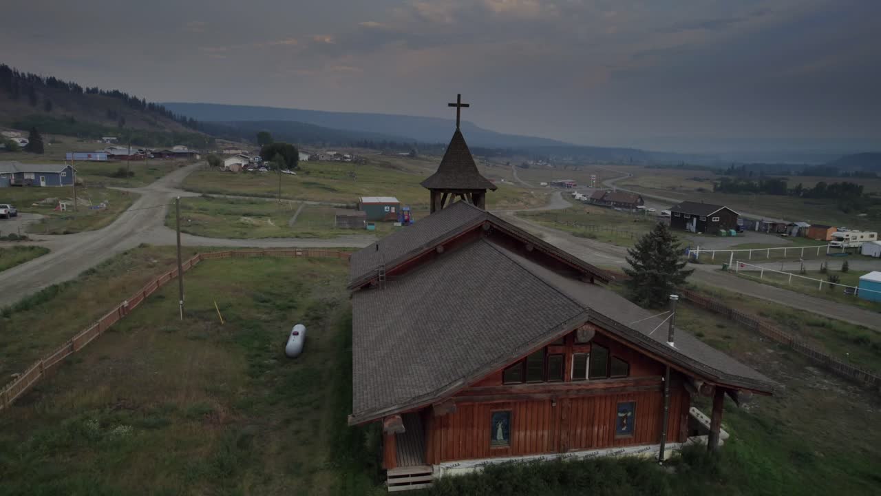 숲 속 의 작은 고 ⁇  양식 의 예배당