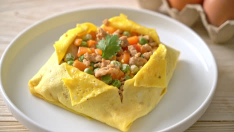 egg-wrap-or-stuffed-egg-with-minced-pork-and-vegetable