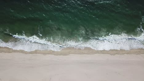 Top-Down-Aerial-Shot-Of-Foamy-Green-Waves-Of-half-moon-bay-beach-empty-hold