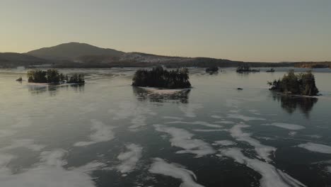 Inseln-Auf-Dem-Zugefrorenen-Moosehead-Lake