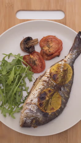 pescado al horno con verduras