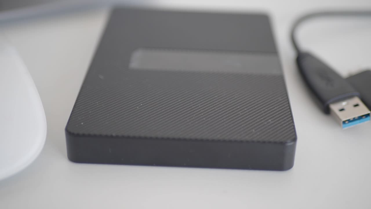 usb 케이블과 함께 외부 하드 드라이브