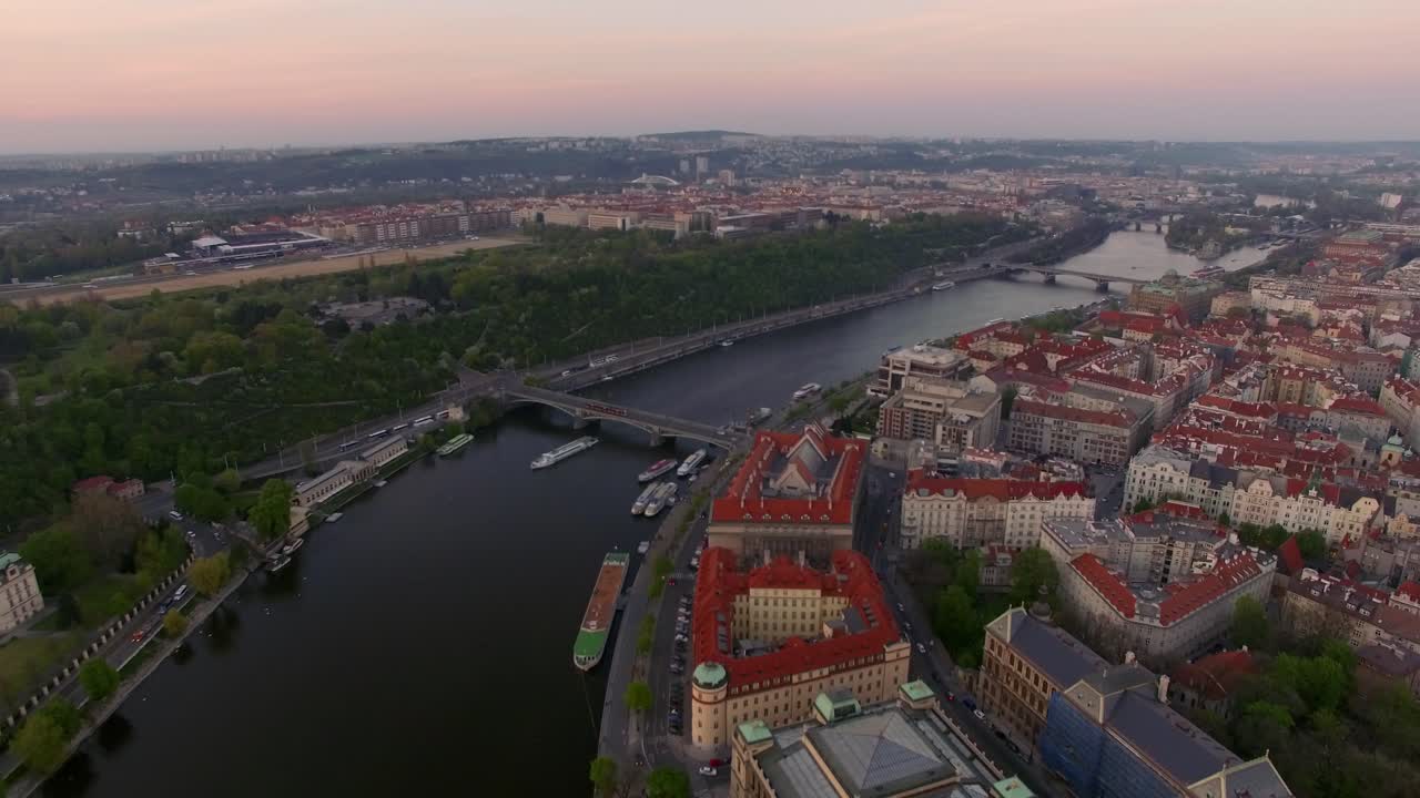 Praga e il fiume Moldava, vista aerea