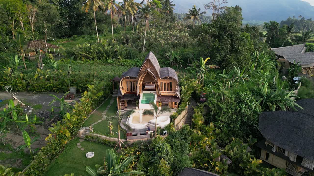 Discover an elegant bamboo villa retreat in Bali where sustainable design meets luxury. Enjoy the infinity pool, scenic landscapes, and tranquil ambiance for the perfect tropical getaway