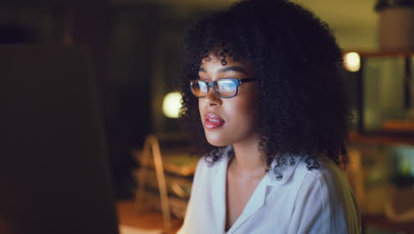 Young-business-woman-checking