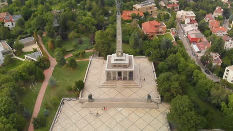 Imágenes-Aéreas-De-4k-A-100-Mbps-De-Slavin-En-Bratislava,-Europa