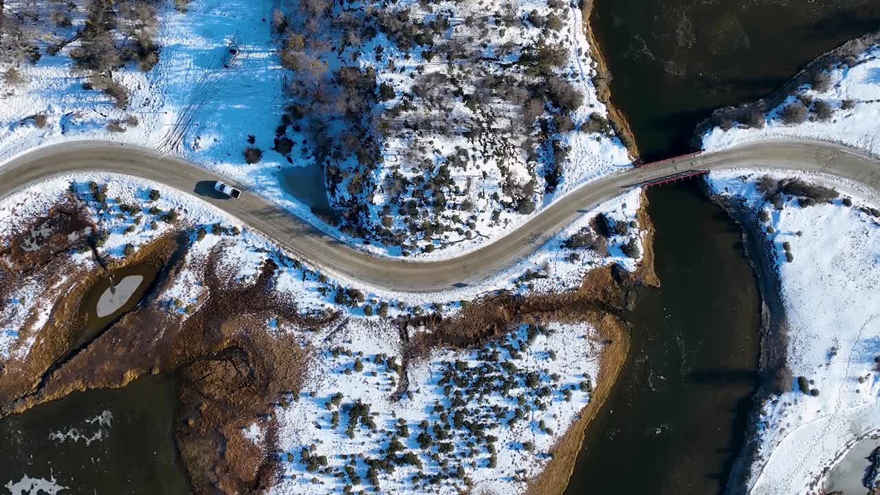 아르헨티나의 tierra del fuego에 있는 ushuaia의 시골 도로