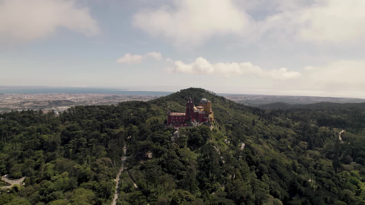 vista panorámica del parque y palacio nacional de pena