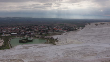 Thermal-pools-overlooking-Pamukkale-in-Hierapolis