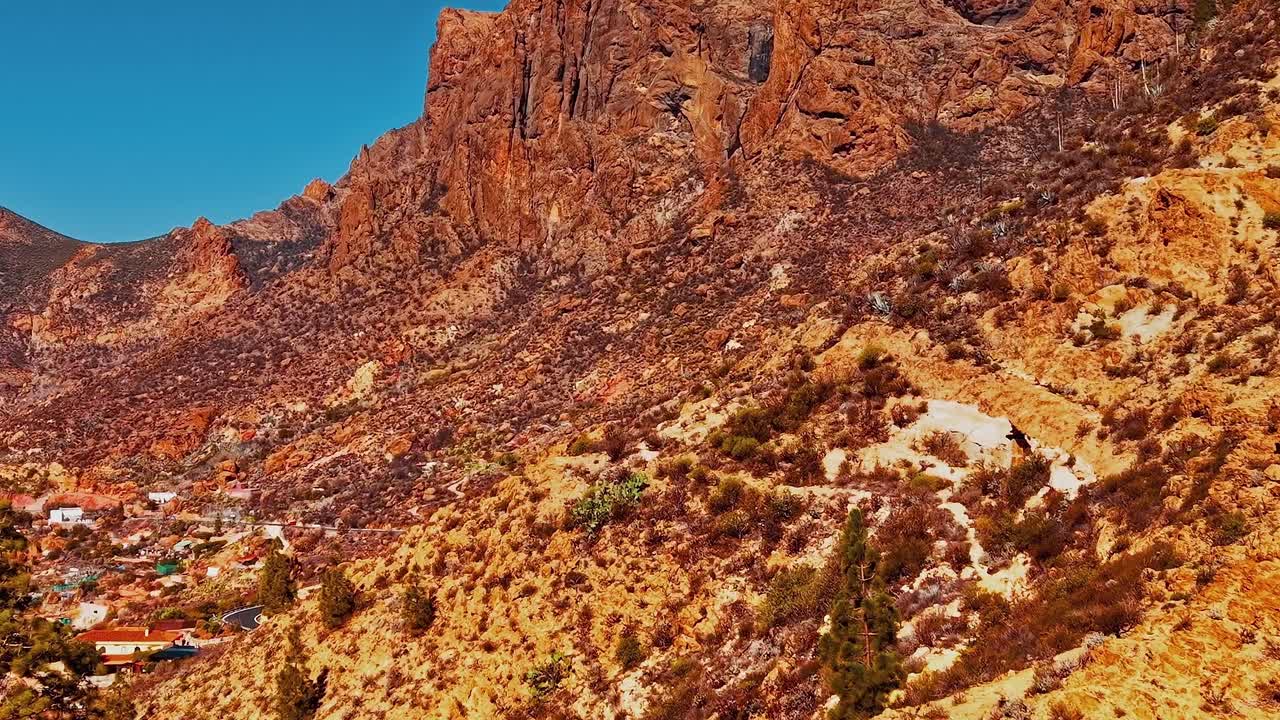 Vista aerea del paesaggio e delle montagne rocciose di Gran Canaria in Spagna