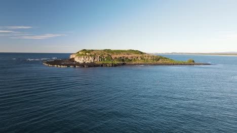 Una-Isla-Deshabitada-Rodeada-Por-Un-Parque-Marino-Protegido-Lugar-Significativo-Para-Las-Primeras-Naciones-De-Australia