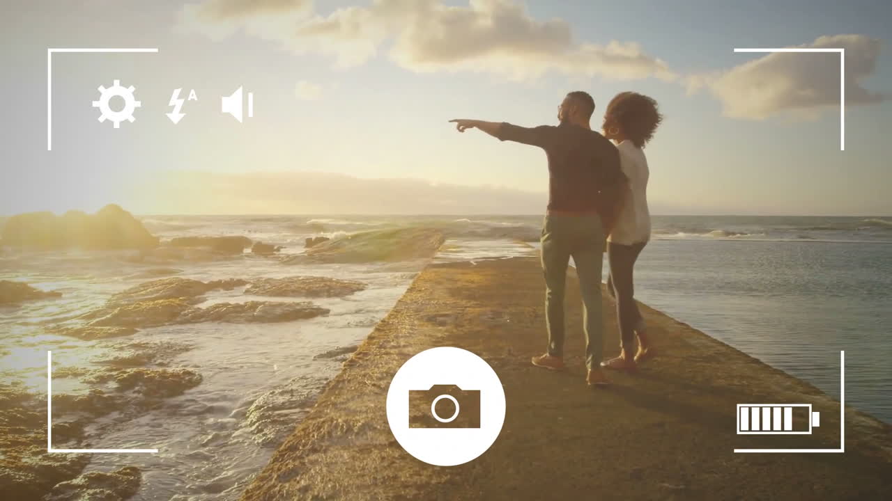 tomando fotos de una pareja con una cámara digital