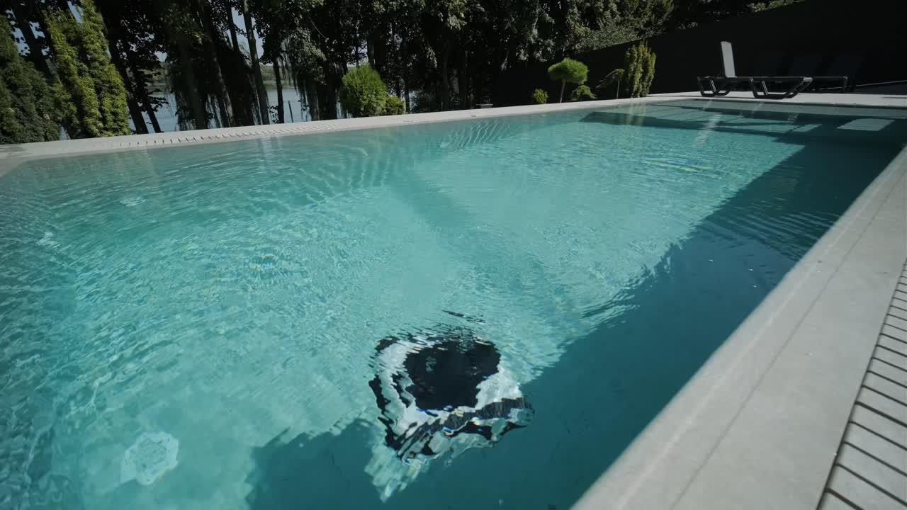 Swimming Pool with Pool Cleaner