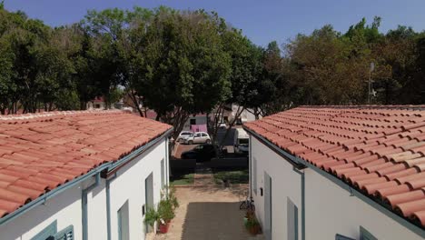 las primeras casas aéreas del consejo chipriota (samanbahçe evleri) en nicosia, chipre del norte