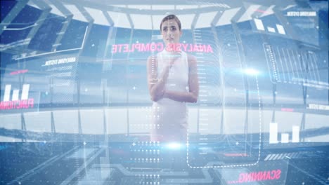 mujer de negocios usando una pantalla digital