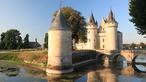 Das-Schloss-Von-Sully-sur-Loire-In-Frankreich