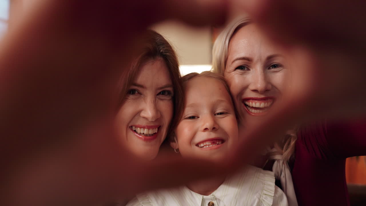 행복한 가족 초상화.