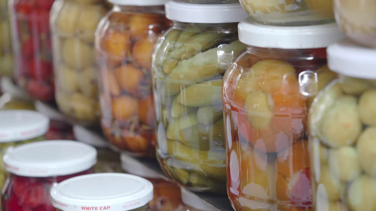 유리 항아리 에 담긴 매운 채소 의 종류