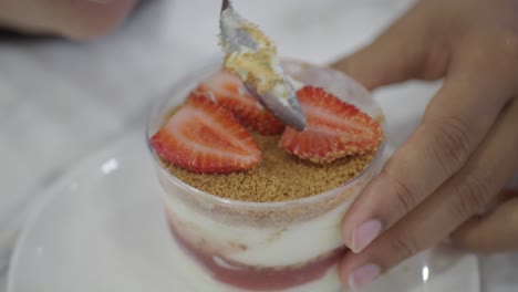 strawberry cheesecake parfait