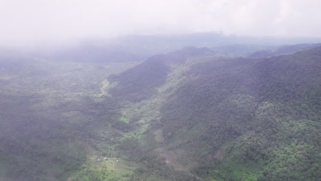 Mountain-roads-in-Santa-Fe-district-in-Veraguas-Province,-Panama,-rain-forest,-clouds