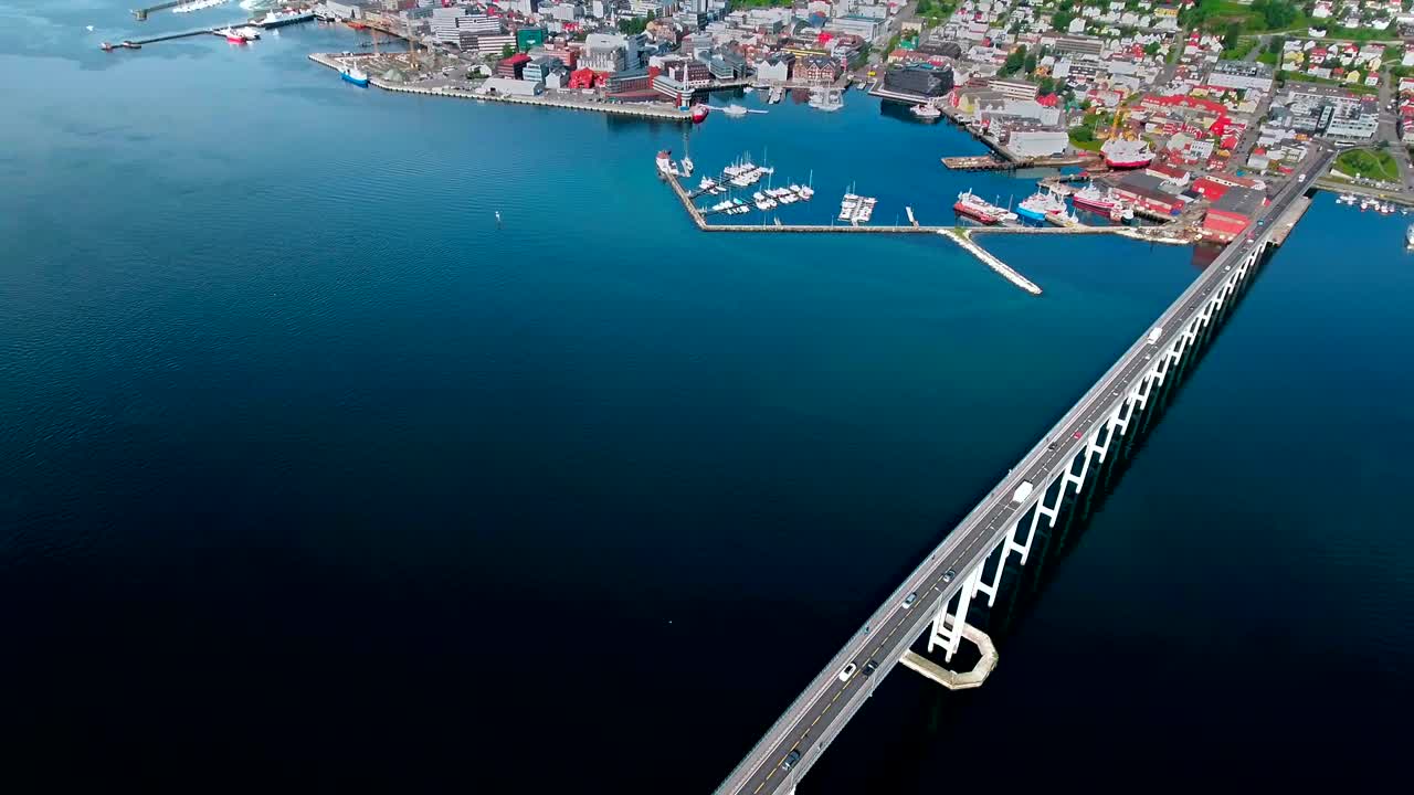 노르웨이 트롬소 시의 다리 항공 영상