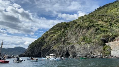 timelapse in vernazza's harbor. cinque terre