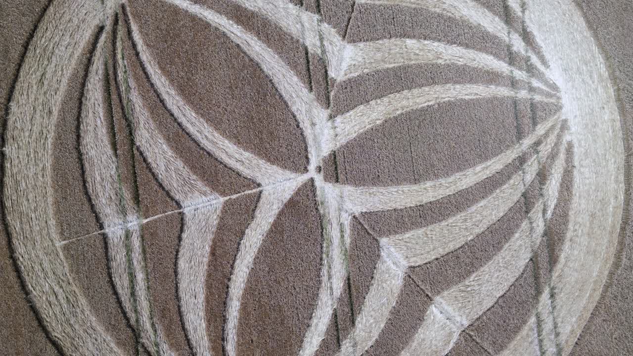 vista aérea mirando hacia abajo girando sobre warminster 2023 círculo de cultivos patrón misterioso campo de maíz