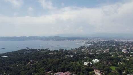 Lujoso-Paisaje-Turístico-De-La-Costa-Mediterránea-De-Francia,-Panorama-Aéreo