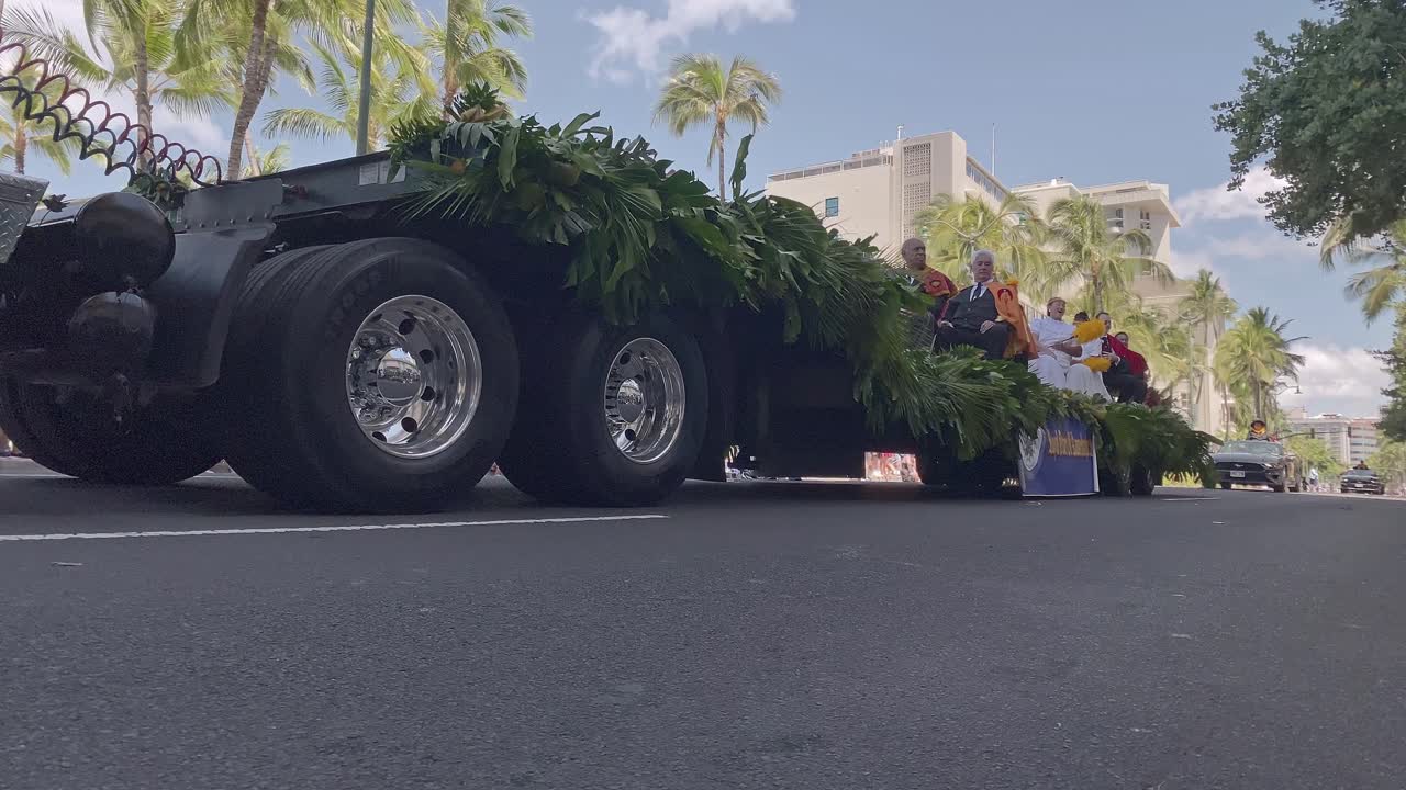 Timelapse of King Kamehameha Parade in Waikiki on a sunny day 1