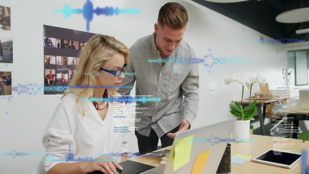 animación del procesamiento de datos financieros sobre diversas personas de negocios en la oficina