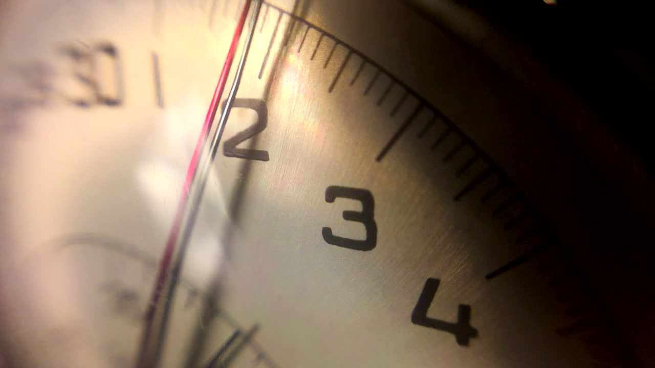 Mechanical stopwatch dial and hand