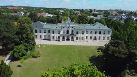 Drone-Shot-of-a-historic-Palace-surrounded-by-a-big-Park