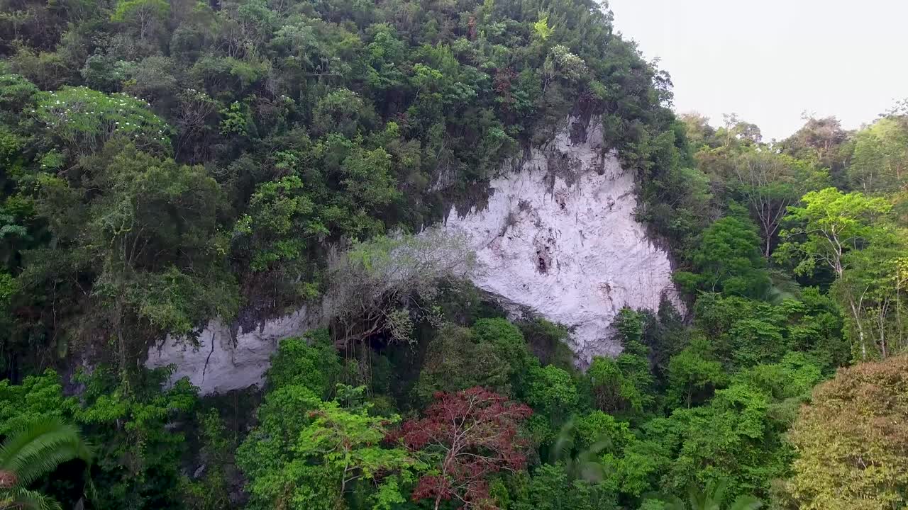 antena ov las colinas de piedra caliza cerca de candeleria guatemala