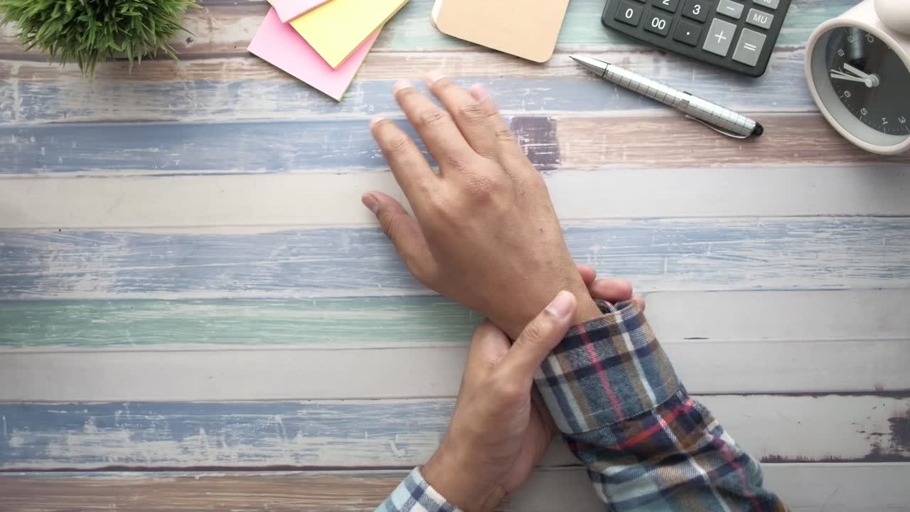Dolore al polso, alla mano o al braccio