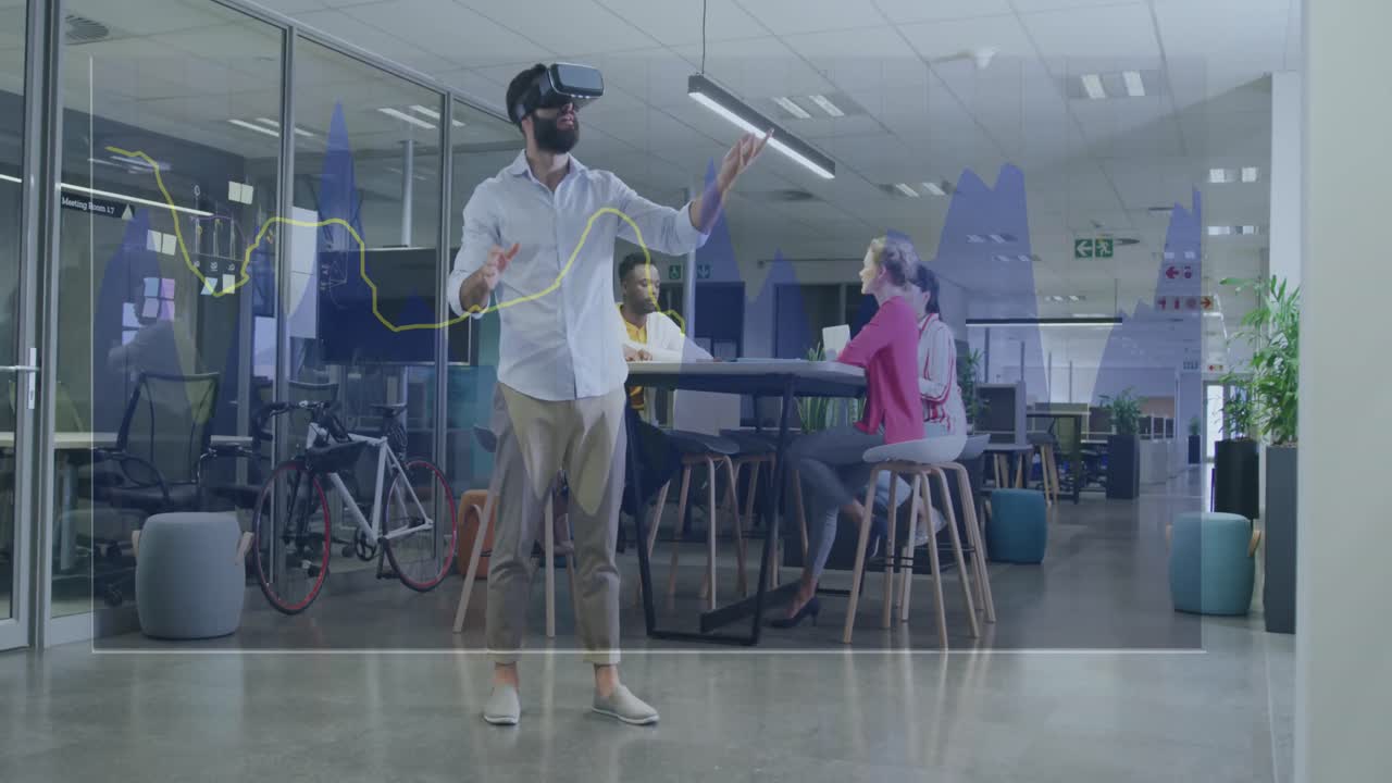 animación del procesamiento de datos financieros sobre empresario biracial usando auriculares vr.